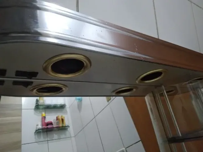 Espelho com luminária 