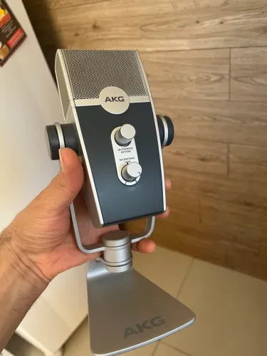 Microfone AKG LYRA