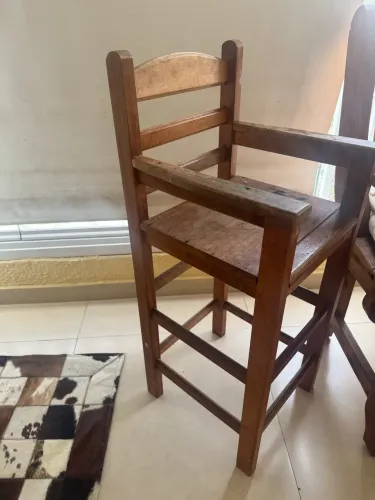 Cadeira madeira para criança