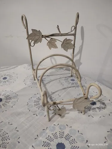 Suporte para pratos em metal