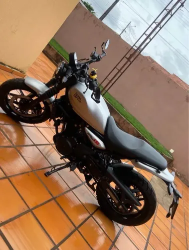 Royal Enfield Guerrilla 450 Mid 2026