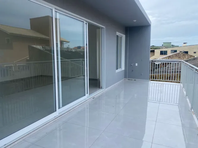 Apto novo mobiliado, 2 quartos, sendo 1 suíte e 2 vagas de garagem, bairro Pinguirito