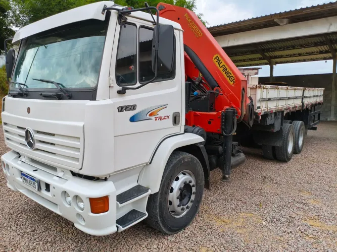 Mercedes Bens 1720 com munck Palfinger