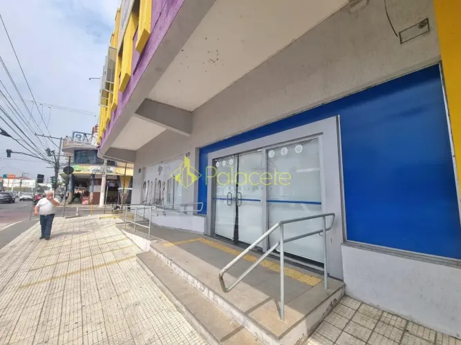 Ponto Comercial de Esquina com 360m², Grande Visibilidade, 3 Banheiros, Cozinha e Estacion