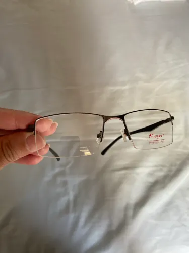 Vendo linda armação para óculos de grau keyper original