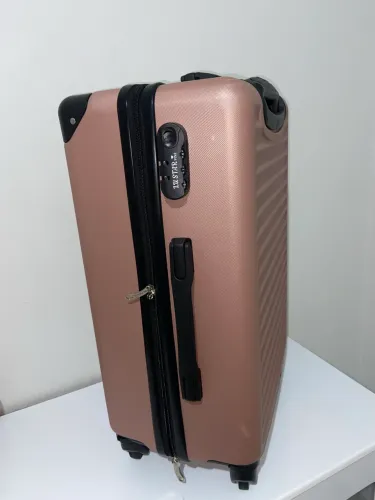 Vendo mala de 10kg, cadeado com senha, rodas removíveis, giro 360 graus, usada 1x