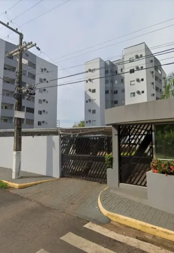 Vendo um Apartamento no Condomínio Pinhais 2