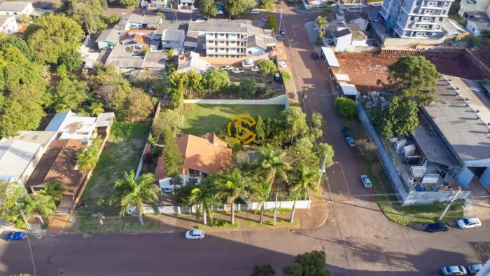 Casa para Venda em Cascavel, Neva, 5 dormitórios, 1 suíte, 3 banheiros, 6 vagas