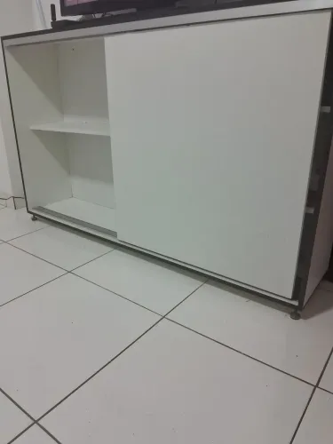 Armaio com divisoria e porta de correr