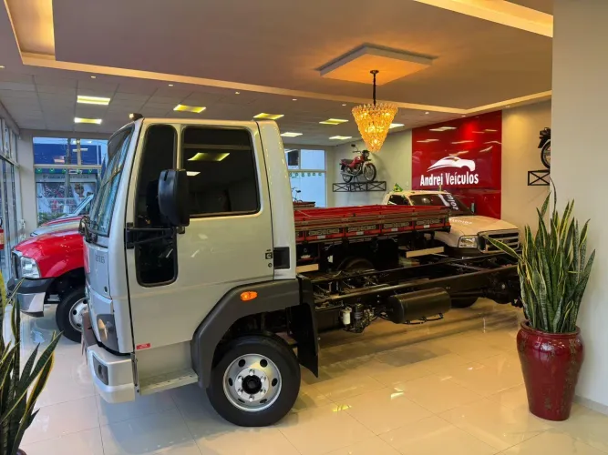 CARGO 816 S COMPLETO RARIDADE APENAS 47.000 KM 2019 PRATA 2019/2019