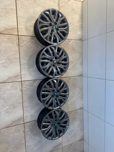 Rodas Fiat Argo Aro 15 Com Calotas