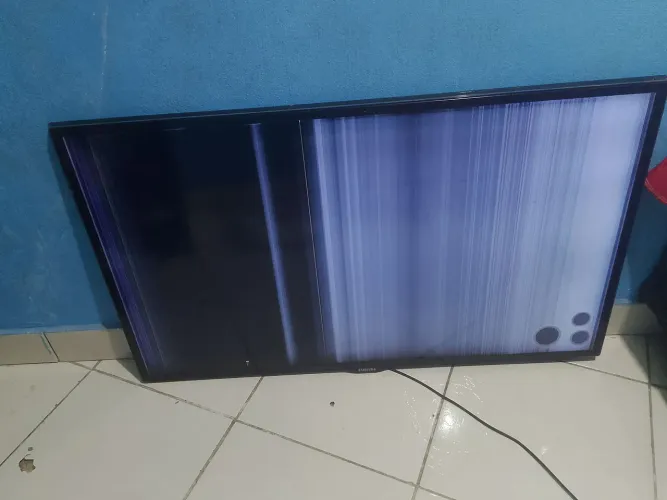 vendo tv Samsung 50 polegadas 200