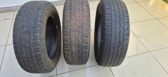 Pneus Michelin 215 / 65R26 usados