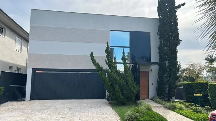 Casa de Alto Padrão em Condomínio em Jurerê - Locação Anual