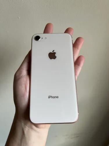 IPHONE 8 