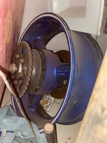 Roda traseira da suzuki Gsx 750 completa