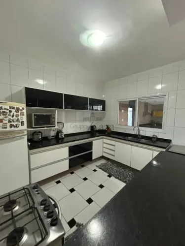 Imóvel para aluguel tem 210 metros quadrados com 3 quartos em Jardim Crystal Park - Jacare