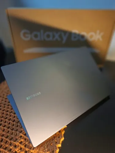 SAMSUNG GALAXY BOOK 4