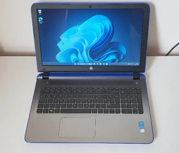 Notebook HP Core i3 5157U 8 GB RAM 240 GB SSD Win11 Azul