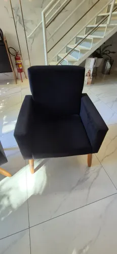 Poltrona Nina Suede Pés Palito