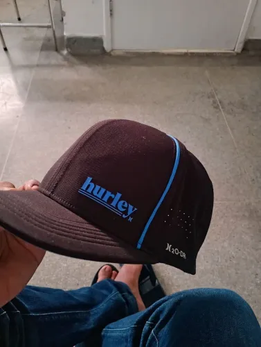 Boné Hurley nunca usado, retirada em Cabedelo ou moto Uber com pagamento antecipado 