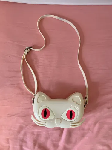 Bolsa Creme Forma de Gatinha Olhos Rosa