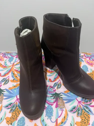 Bota marrom
