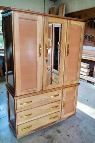 Guarda roupa de solteiro novo modelo 3 portas