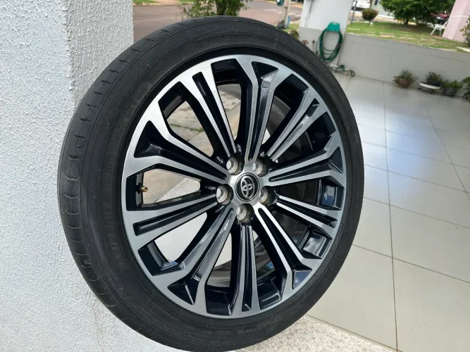 VENDO 1 (UMA) RODA ?17? ORIGINAL COROLLA ALTIS 2023