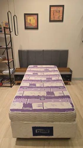 Vendo cama box solteiro probel com colchão ortobom incluído por R$ 200.