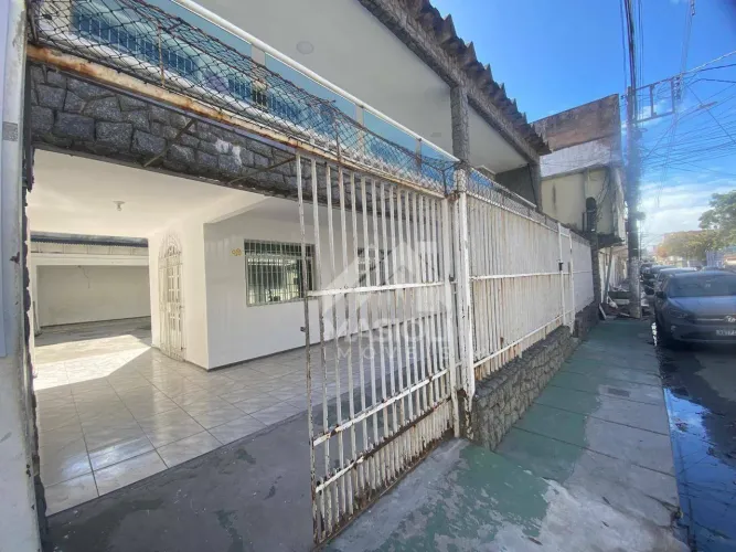 Casa com 3 dormitórios para alugar por R$ 4.000,01/mês - Santa Mônica Popular - Vila Velha