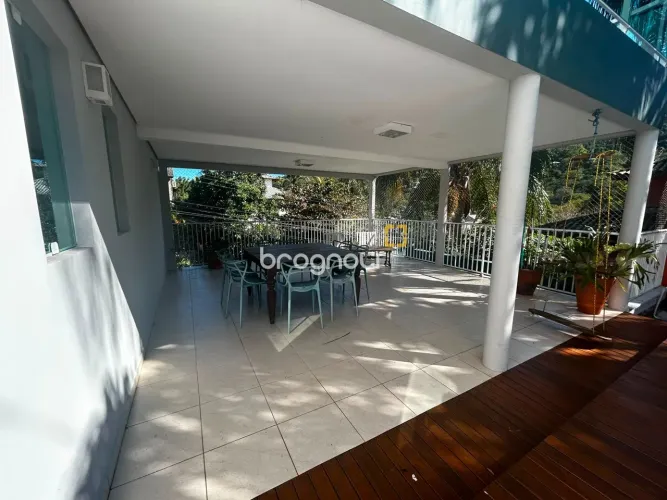 Casa Alto Padrão com Piscina e Acesso Privativo à venda no Rio Tavares  Florianópolis