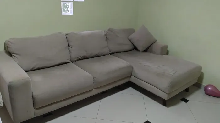 Sofá com chaise