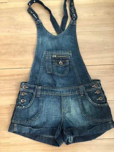 Macacão/ jardineira jeans 