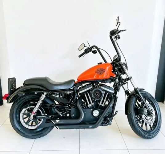 Harley Davidson XL 883 R 