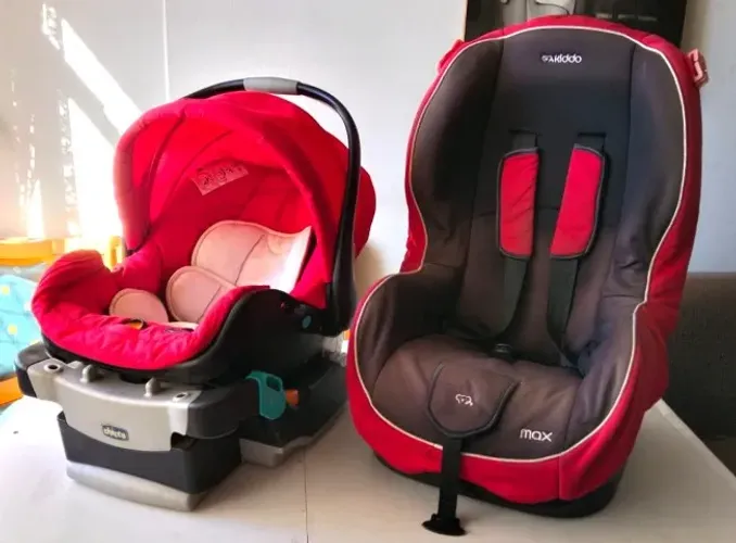 Kit Cadeirinha + Bebê Conforto - Marca Chicco e Kiddo - Usados - Conservados