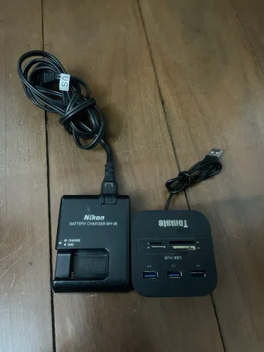 Hub USB TOMATE + carregador de bateria NIKON