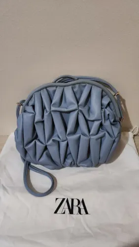 Bolsa Zara sintética azul amassada