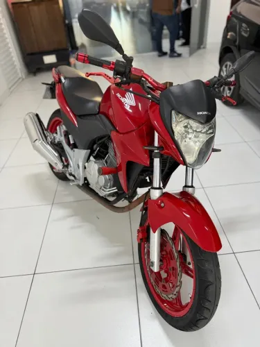 Vendo Cb 300F 2014