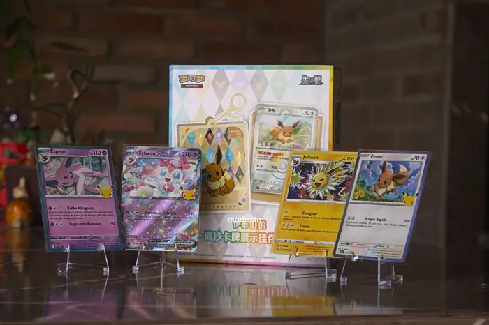 Box Pokémon + 4 Cartas