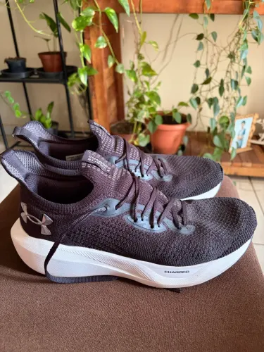 Vendo tênis Under Armour Preto tam 42