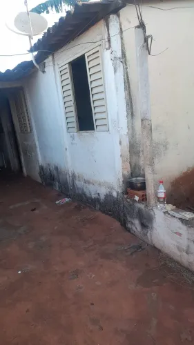 Terreno com casa simples