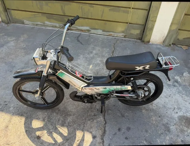 Mobylette 75cc bem conservada