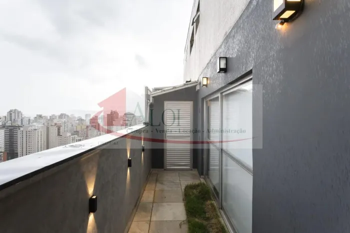 São Paulo, podemos encontrar paz, uma cobertura duplex, com jeitinho de casa. Uma linda vi