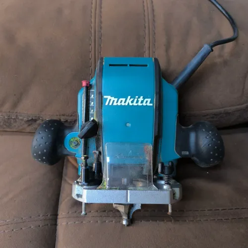 Tupia Makita RP900