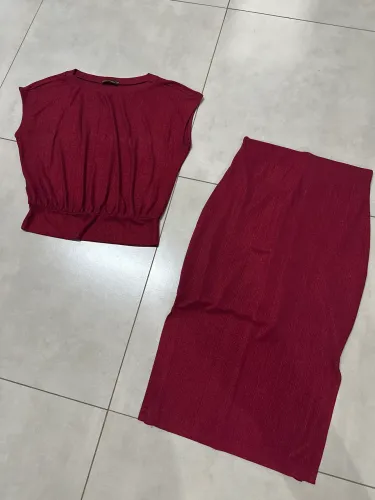 NOVO - Saia midi e blusa