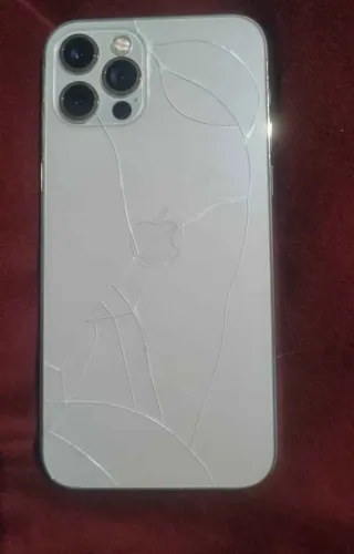 Vendo iPhone 12 pro de 64GB para retirada de peças!