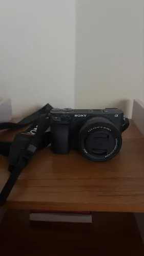 Câmera Sony a6400 com lente do kit. Câmera com apenas 1 mês de uso