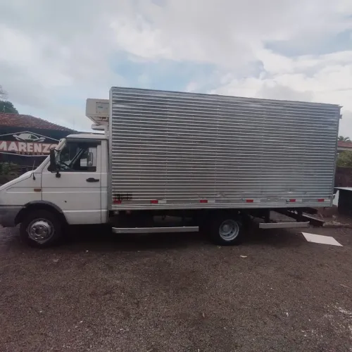 Vende Iveco daily 6012 ano 2004 baú para 8 paletes