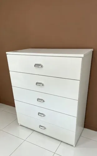 Cômoda 5 gavetas nova 